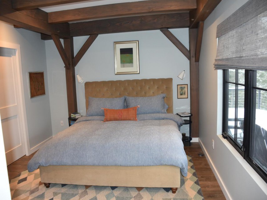 Large main floor primary retreat/oversize windows