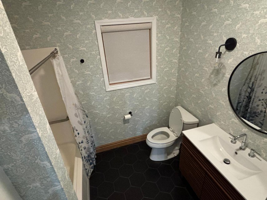 Shared Bath for Bedrooms 2 and 3