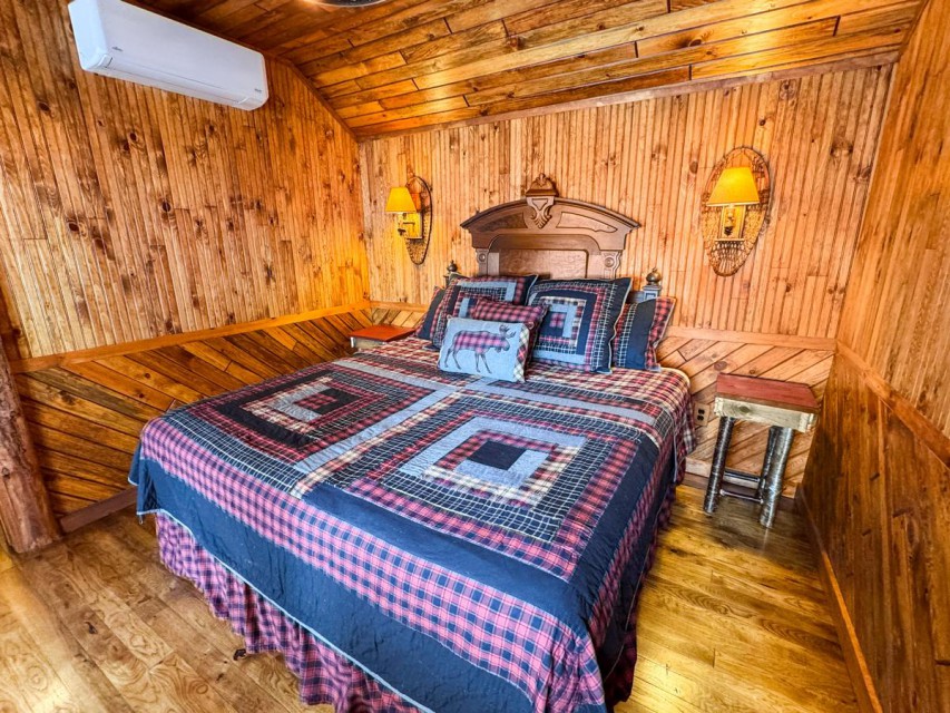 Lakeview Cottage Primary Bedroom - King
