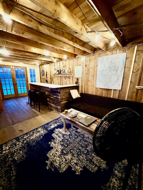 TV/Bar/Game room,french doors to lake
