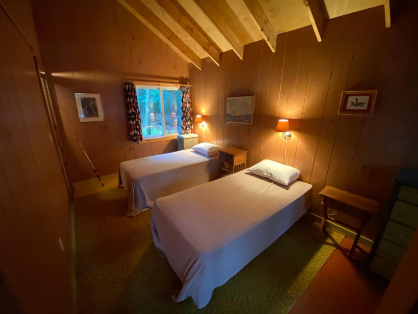 Cabin bedroom 