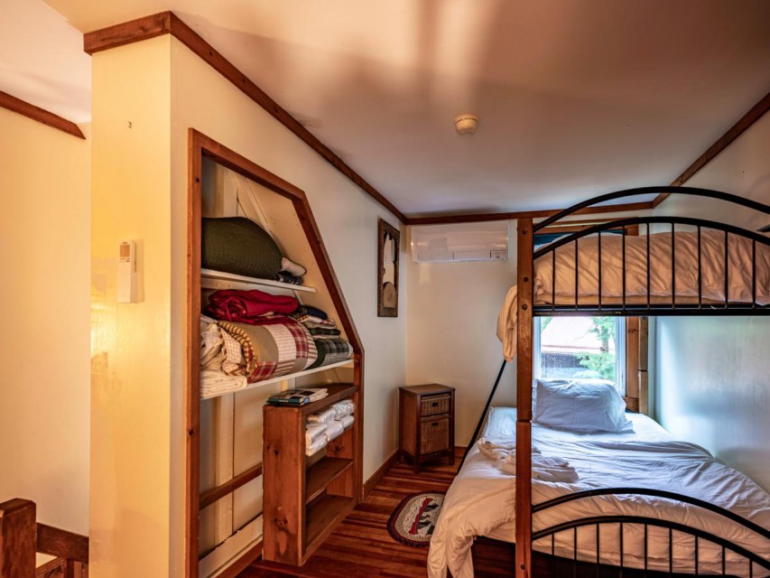 Upstairs - Double/Twin Bunk