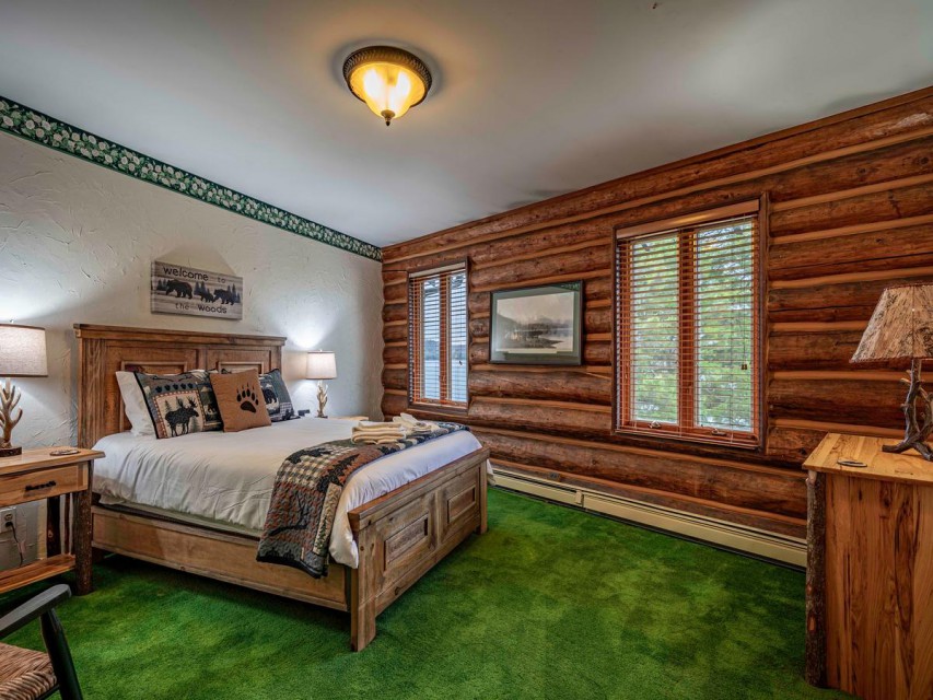 Guest Bedroom 6 - Queen Bed