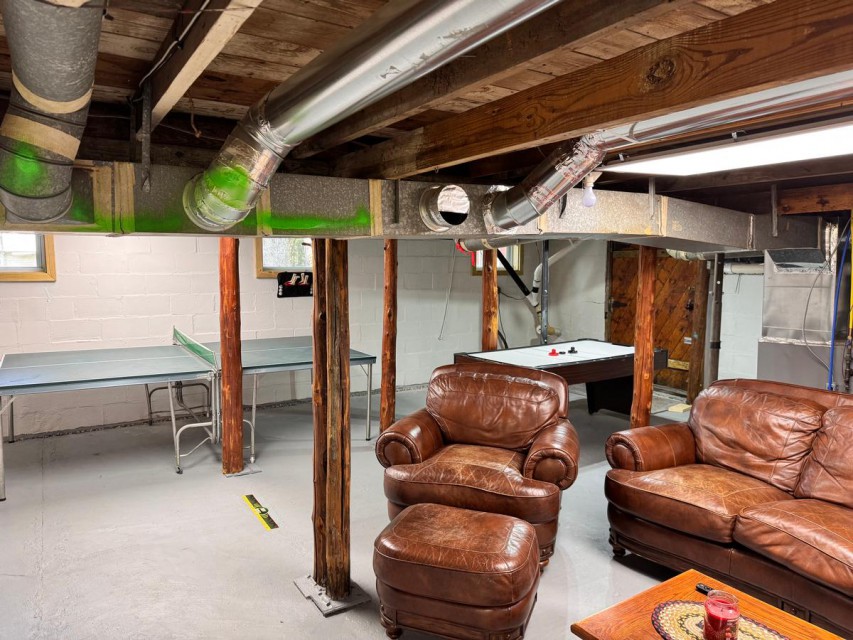 Gameroom -PingPong  Air Hockey, Electric Darts, TV