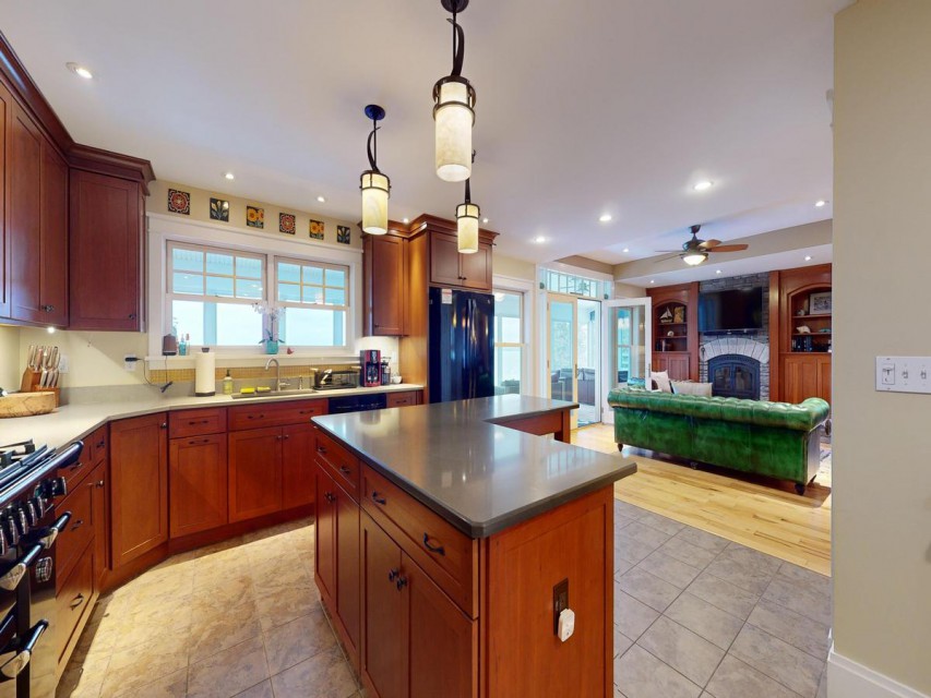 Gourmet kitchen