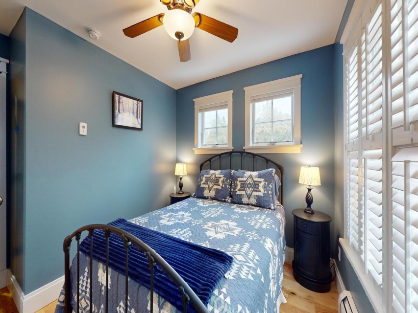 Main floor queen bedroom #2