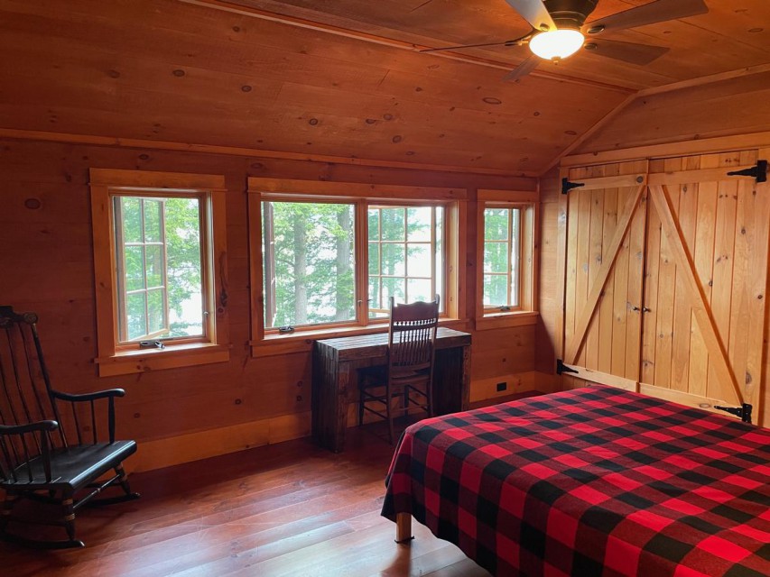 Upstairs Bedroom with Queen