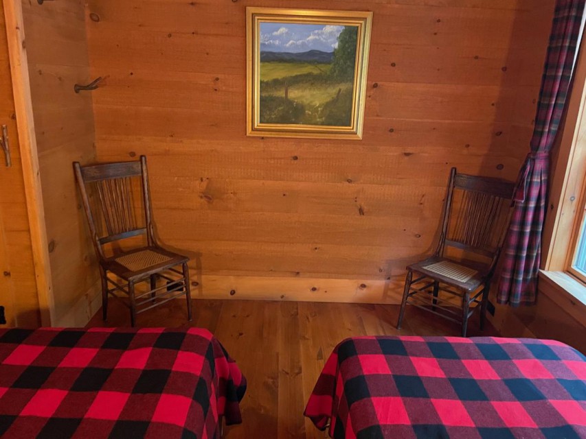 Downstairs Bedroom with 2 Twins
