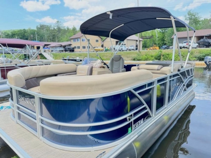 Pontoon Boat Included in Rental