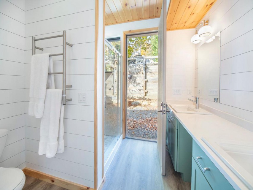Mid-Level, Master Bath