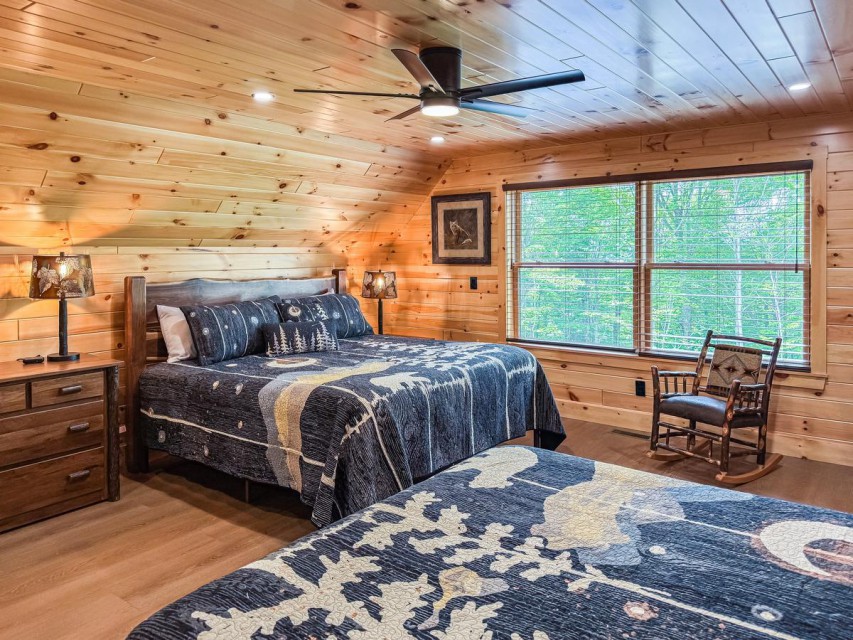 Upstairs Guest Bedroom - 1 King, 1 Queen