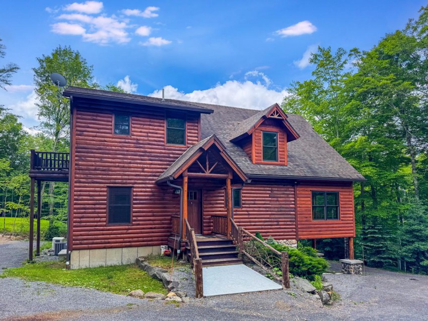 Pawnee Peak Lodge in Old Forge