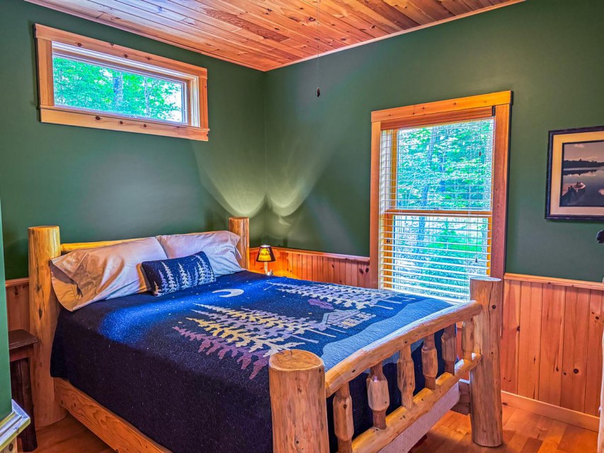 Main Level Bedroom - Queen Bed
