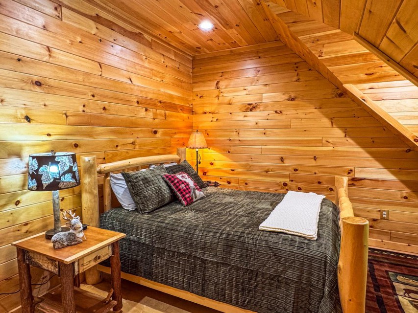 Guest Bedroom - Queen 