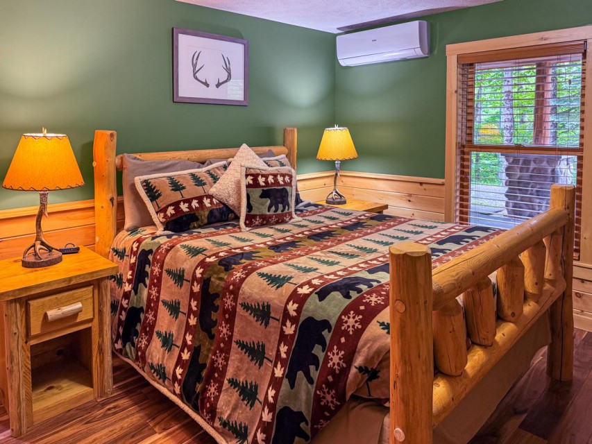 Lower Level Bedroom - Queen Bed
