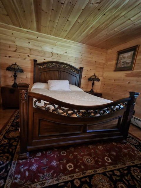BR1 Queen bed