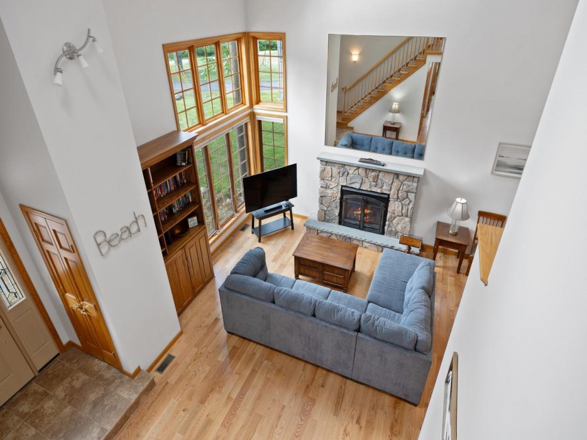 Living Room Photo 1