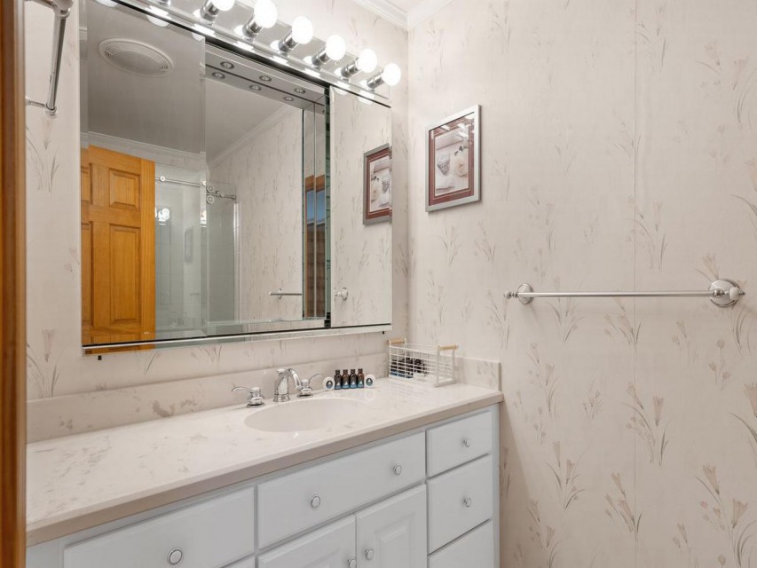 bathroom2.upstairs.tub and shower.glass door