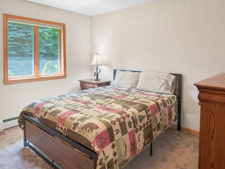 Guest Bedroom - Queen Bed