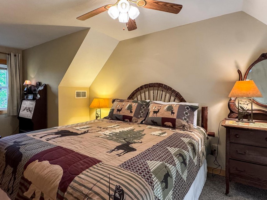 Upstairs Guest Bedroom - King Bed