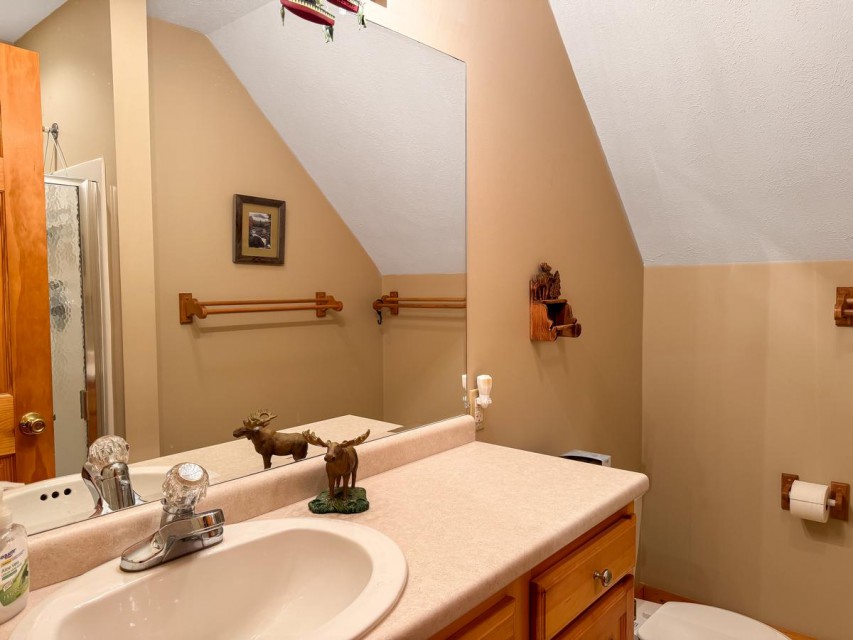 Upstairs Full Bathroom