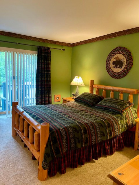 The master bedroom, with a queen bed for 2! 