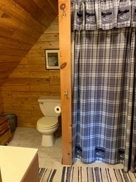 Full Bath (upstairs)