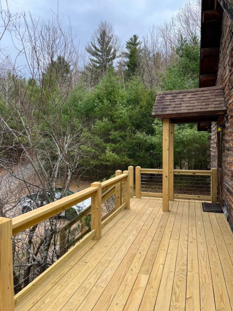 New cable deck railing