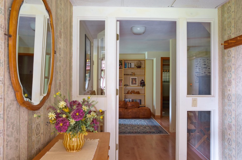 Lower level apartment with 2 bedrooms and bath