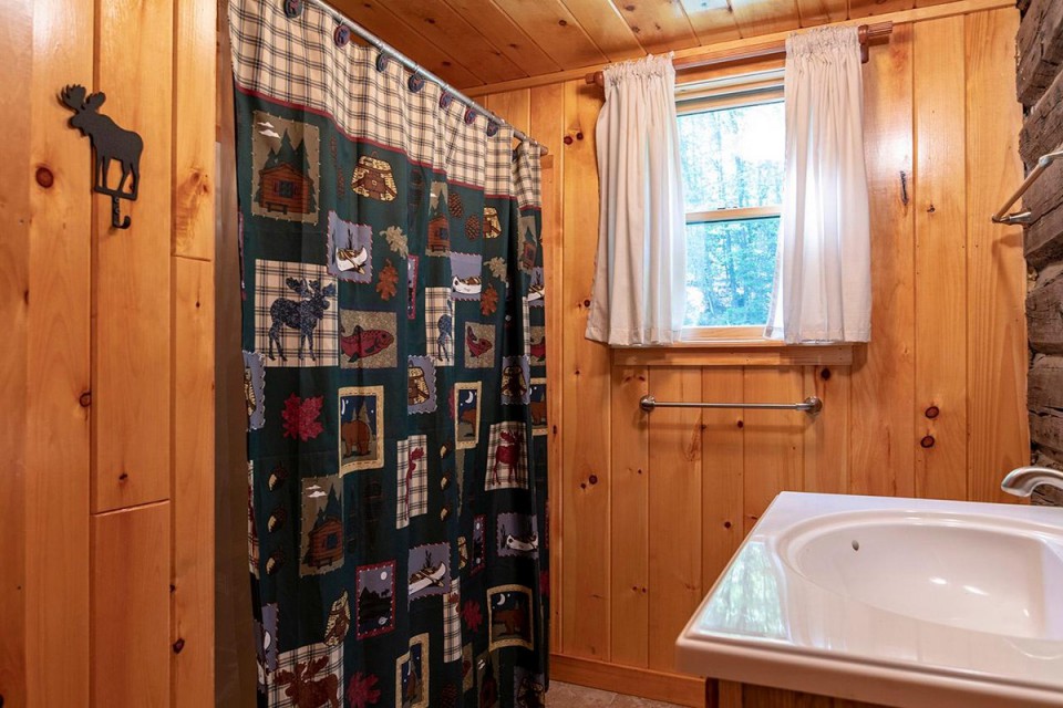 Main Floor Full Bath