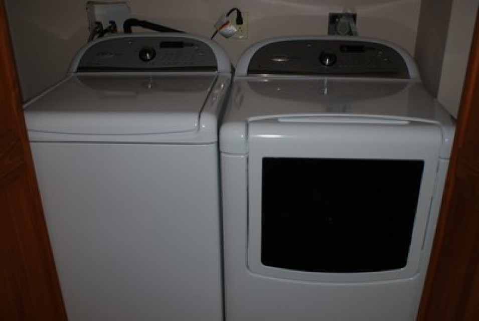 Modern Washer & Dryer
