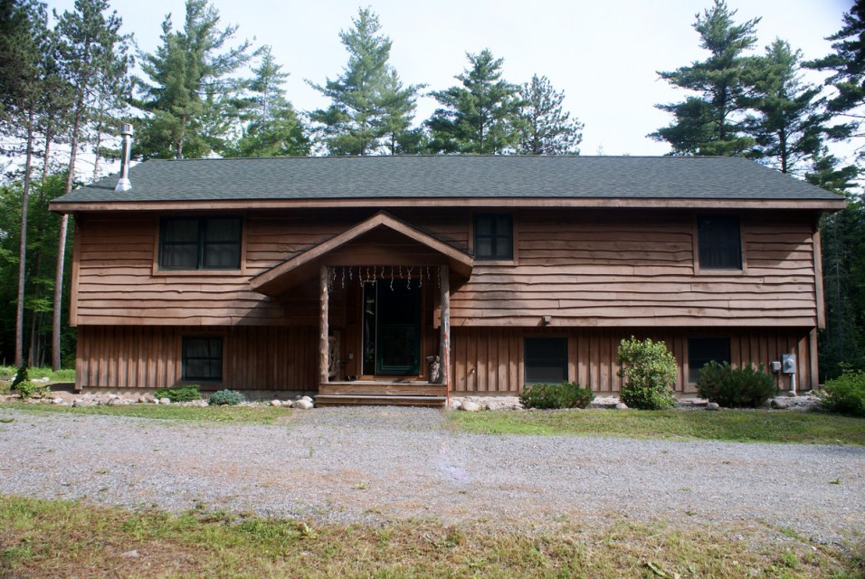 4 Bedrooms and 3 Baths in rustic setting