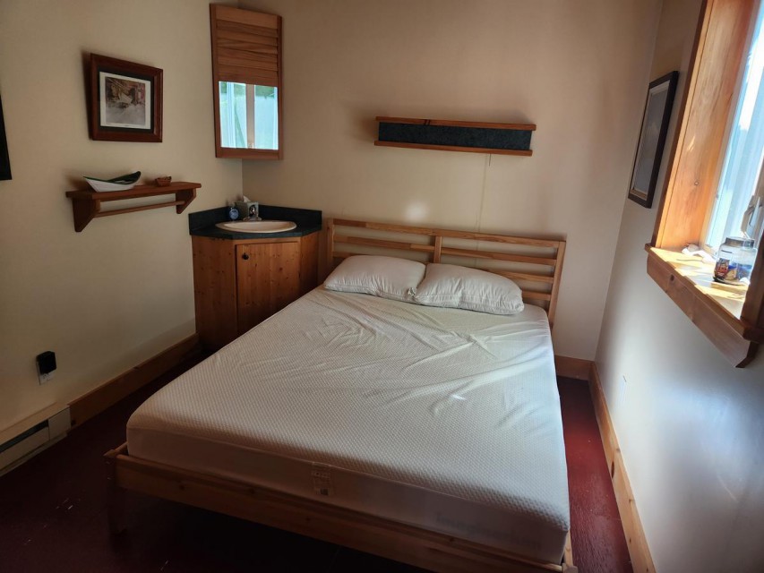 Downstairs master with queen bed