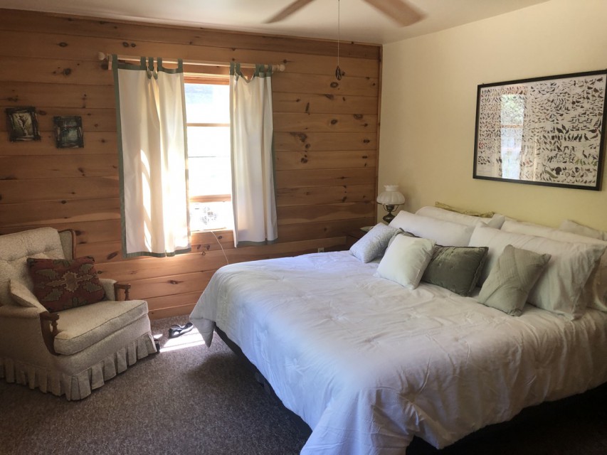 Bedroom #1 - Main Floor - King bed