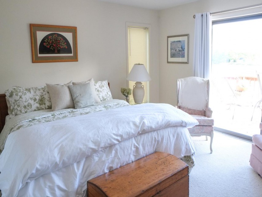 Master Bedroom with ensuite bathroom and closet 