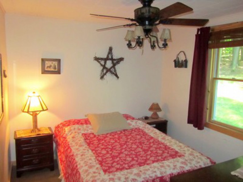 Master bedroom- Queen bed