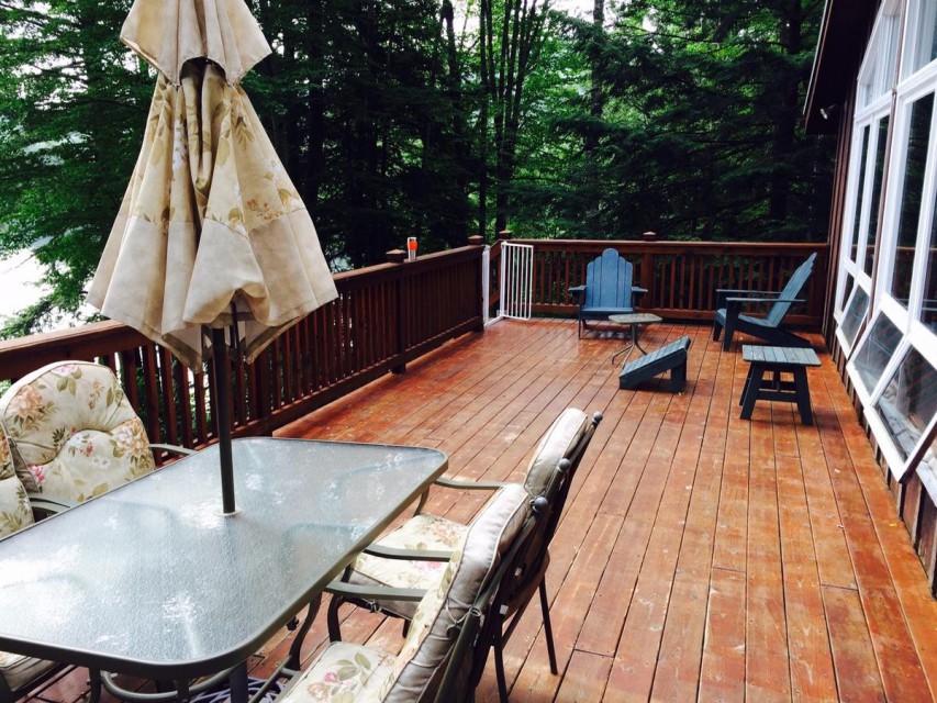 Great deck for outdoor entertainment