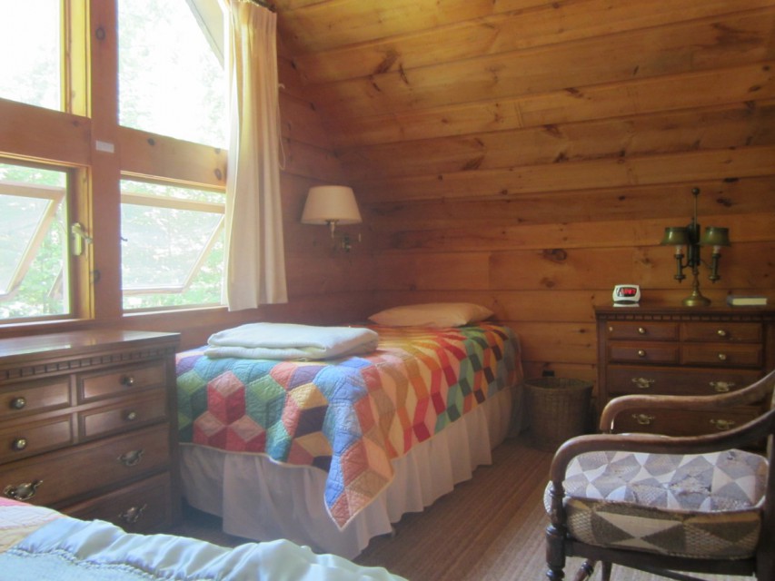Second bedroom, two twins