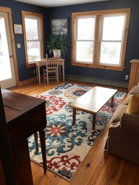 Cheery sitting room with piano