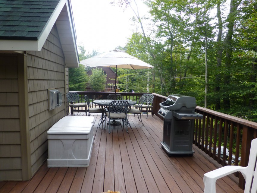 Deck toward front of cabin