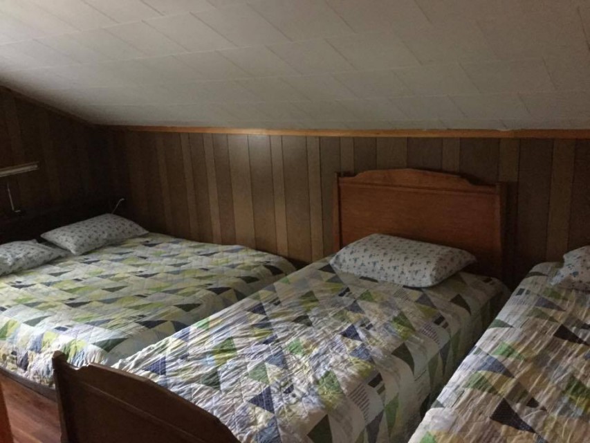 Bedroom #4 with queen bed and 2 twin beds