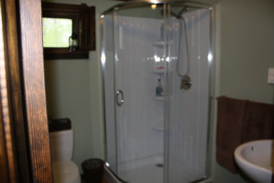 Bathroom w/full shower