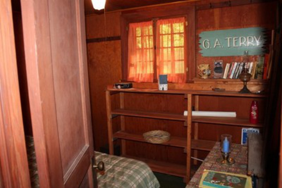 double bedroom Ceder Chest