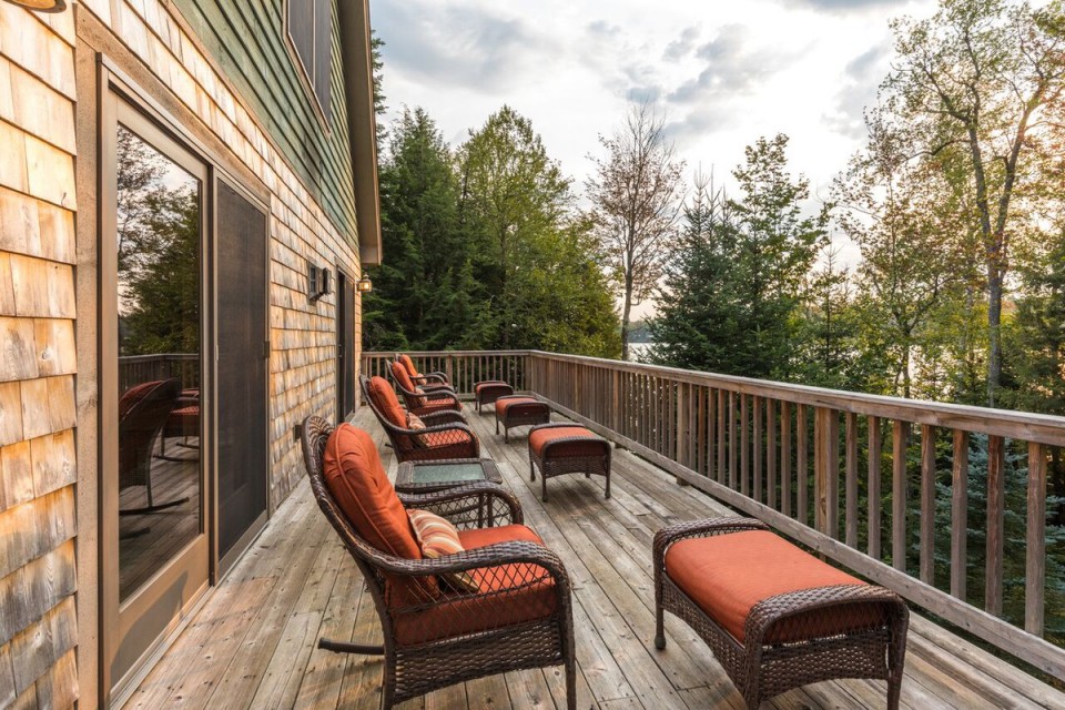 RELAX ON THE DECK