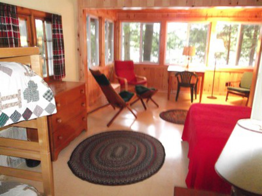 Side cabin bedroom