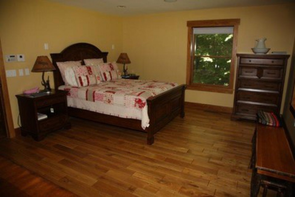 1st floor Master Suite with Queen Bed