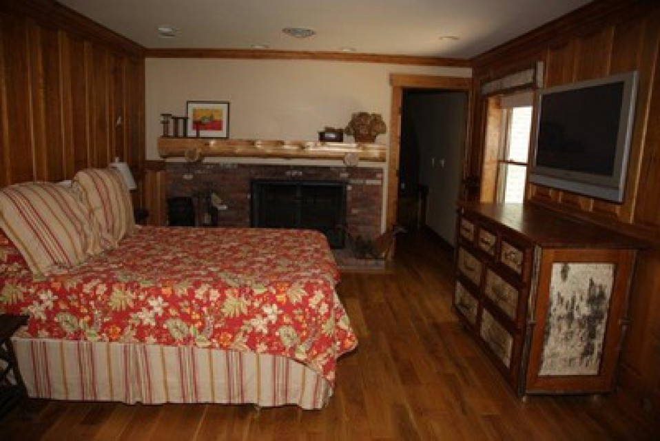 Upstairs master suite #1 - Queen bed