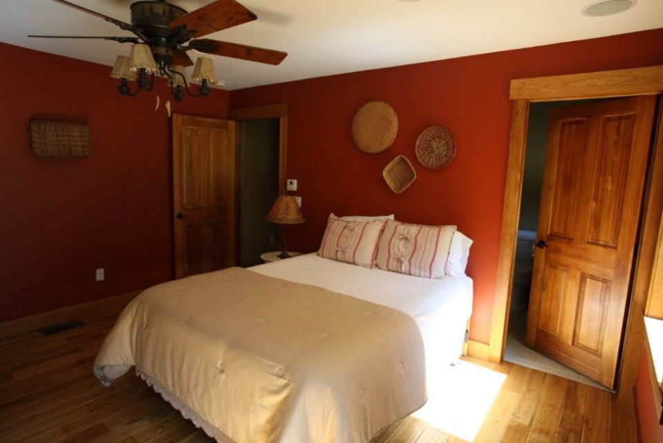 Guest bedroom on 1st floor