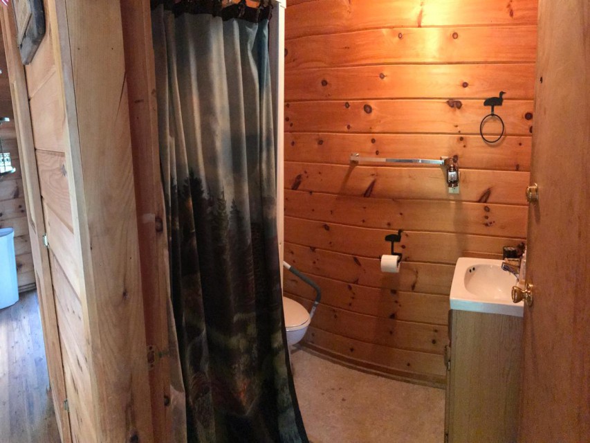 How to Spruce up your Cabin with Rustic Bathroom Décor – Wild Wings