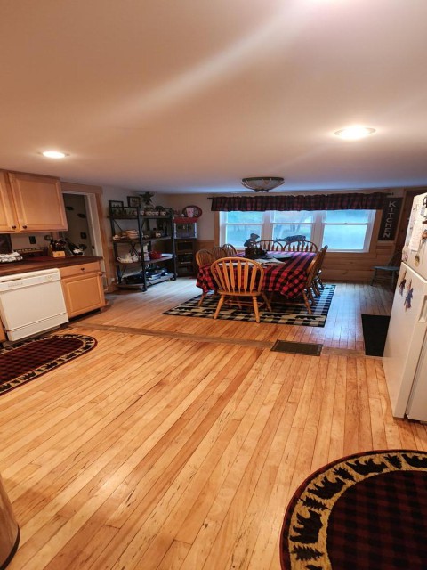 kitchen seating area
